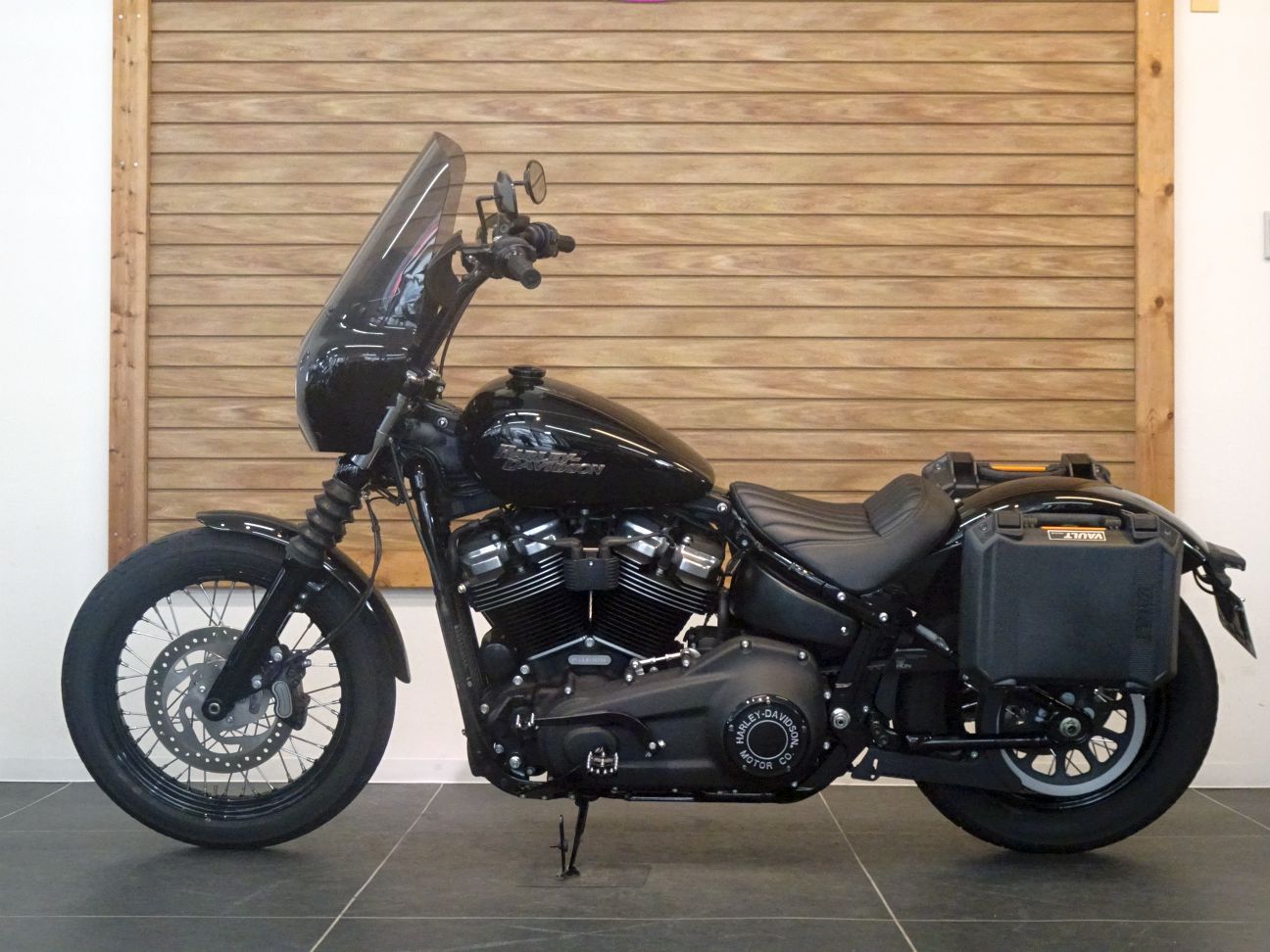 Harley-Davidson2019年式FXBBストリートボブ カスタム多数 - バイク