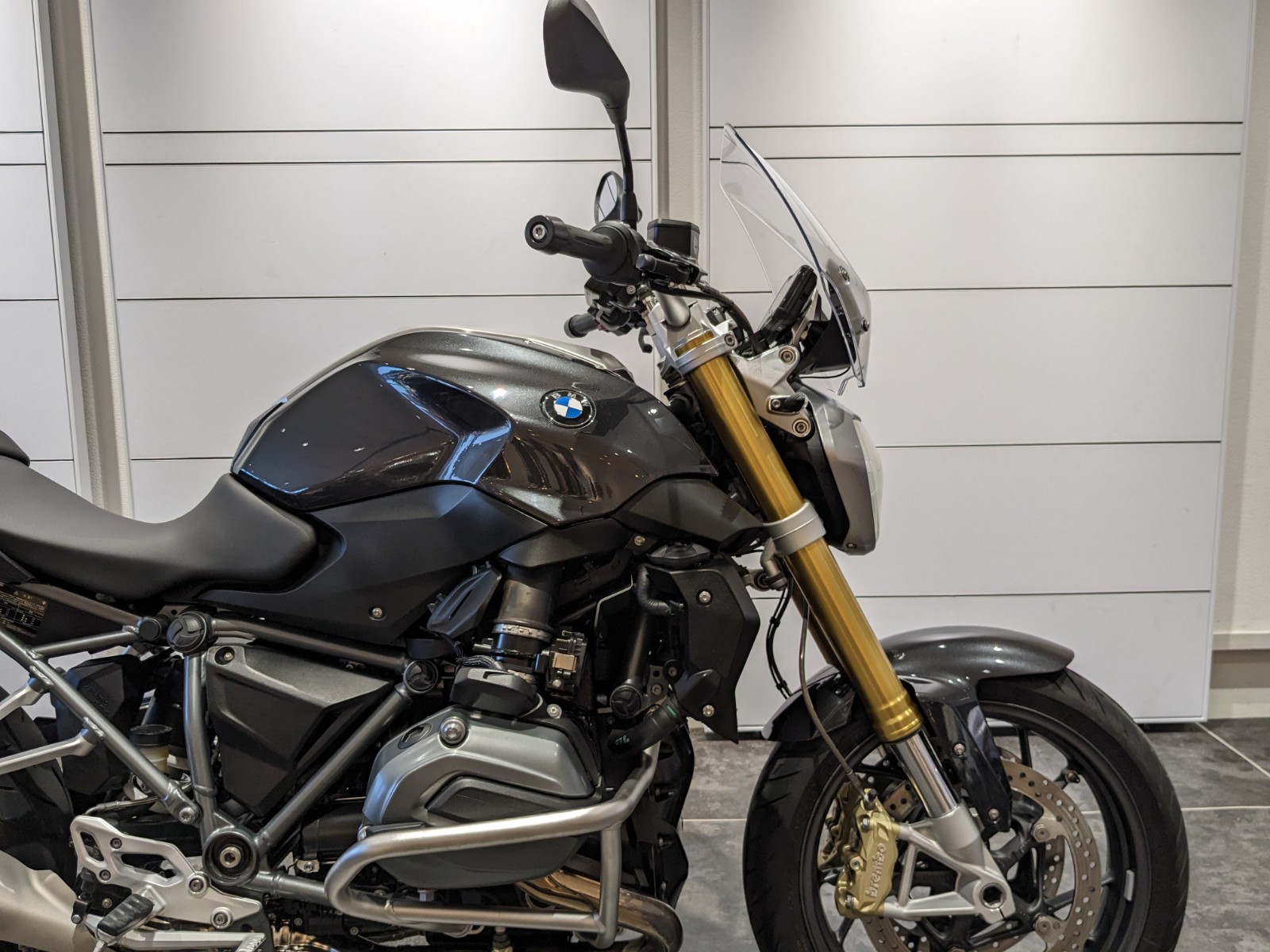 価格改定！BMW R1200R （中古） お得な装備が沢山ついてます！！ │アルファ：ALPHA Big Bike Group 総合サイト