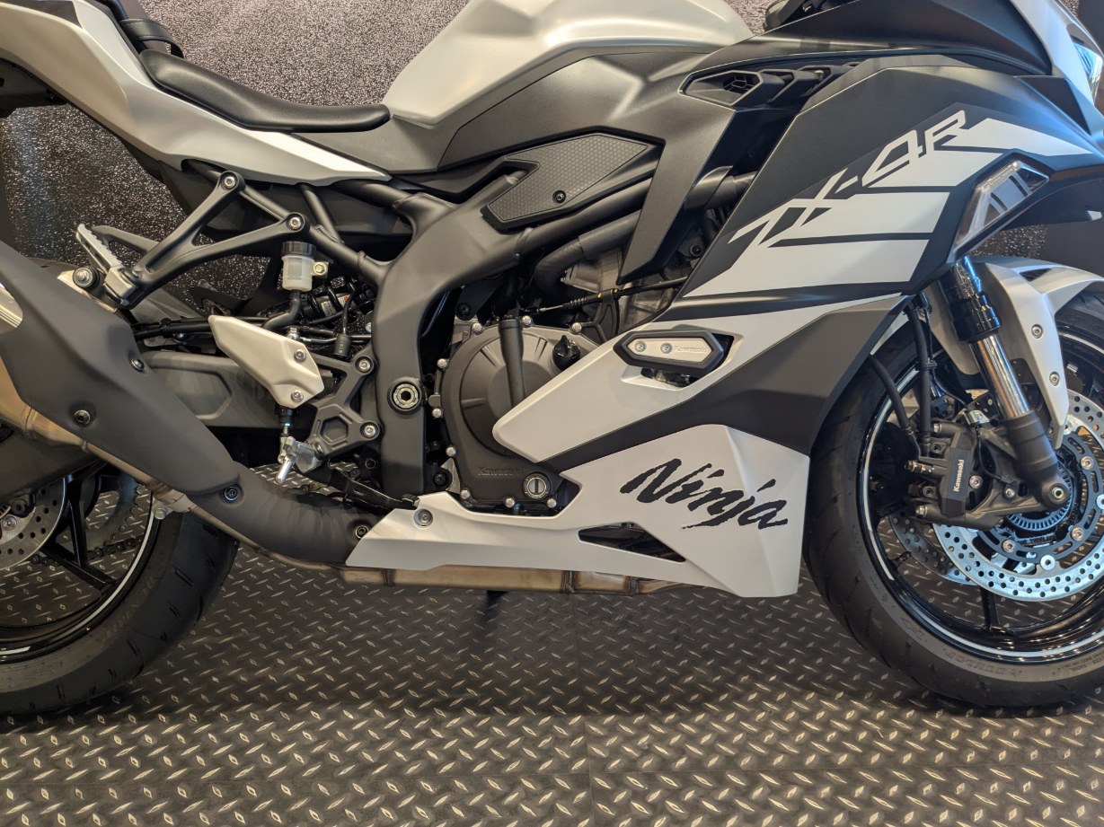 さ様フランご新規専用は４日まで KAWASAKIプラザ新潟】 NinjaZX-4RSE'でございます！検討中の方