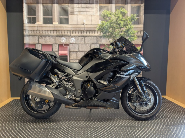 タク。 KAWASAKIプラザ新潟】Ninja ZX25R SE KRT EDITION