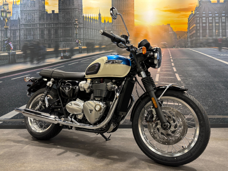 【新品同様・定価117,700円】BILL AMBERG トライアンフ Accessorise your Triumph Motorcycle | For the Ride
