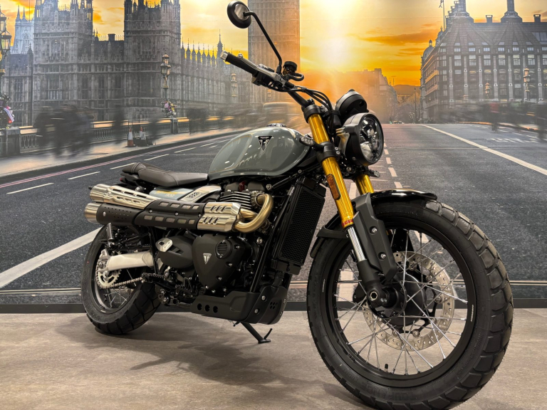 【新品同様・定価117,700円】BILL AMBERG トライアンフ トライアンフ新潟│アルファ：ALPHA Big Bike Group 総合サイト