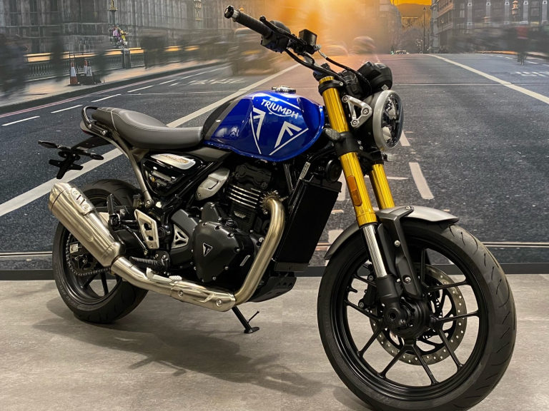 【新品同様・定価117,700円】BILL AMBERG トライアンフ Accessorise your Triumph Motorcycle | For the Ride